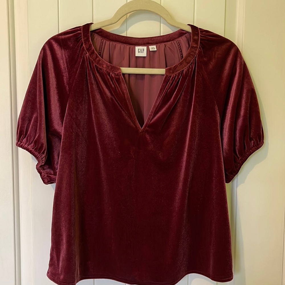 Gap velvet top. Size extra small.